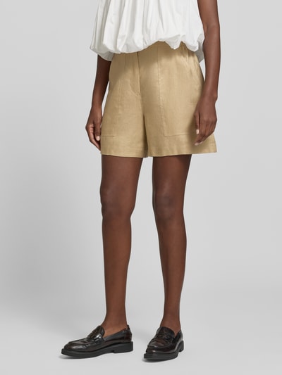 Kobiece model nosi Regular Fit Shorts aus reinem Leinen Modell 'IVELETTA' von Weekend Max Mara, efekt: jednolity kolor, krój regular fit, szlufki na pasek, zapięcie na guzik i zamek błyskawiczny, wpuszczane kieszenie boczne, kieszenie z tyłu, materiał: len, jasny beż, faktura gładka, Ganzkörperansicht z przodu.