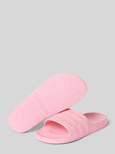 ADIDAS SPORTSWEAR Slides mit labeltypischen Streifen Modell 'ADILETTE AQUA' Pink 4