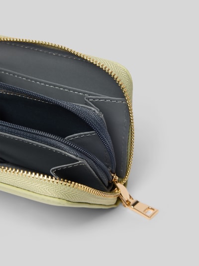 Productfoto, portemonnee uit gecoat leer met label in reliëf, hoofdvak met ritssluiting, ritsvak binnenin, diverse steekvakken, model 'YLVA' van Seidenfelt