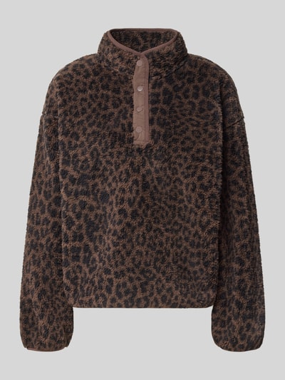 Produktfoto, braunes Regular Fit Sweatshirt aus Teddyfell Modell 'LeoTeddy' von Jake*s Casual mit Leopardenmuster und weicher Struktur