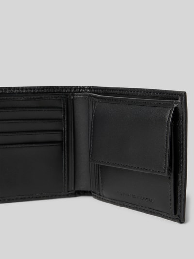 Produktfoto, Portemonnaie aus echtem Rindsleder von Tommy Hilfiger in Optik: Unifarben, Kontrast-Nähte, Label-Print, Münzfach, Kartenfächer, Geldscheinfächer, Materialverarbeitung: Nappleder