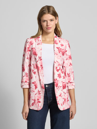 Frauenmodel trägt Regular Fit Longblazer mit Allover-Muster Modell 'BOSELLA' von Pieces, Reverskragen, Schulterpolster, 3/4-Arm, Webstruktur, Optik:Allover-Muster, Ganzkörperansicht von vorne.