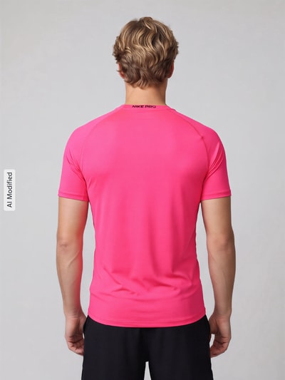 Nike Training Slim Fit Sport-T-Shirt mit Label-Print Pink 5