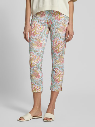 Vrouwenmodel draagt Caprihose im Allover-Look van SEDUCTIVE, materiaalmix met stretch, slim fit, deelnaden, all-over look, bandwijdte maat 36: 38 cm, binnenbeenlengte 64 cm, geheel lichaam van voren
