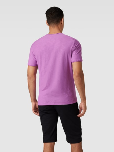 MCNEAL T-shirt o kroju regular fit z bawełny z dekoltem w serek Fuksjowy 5