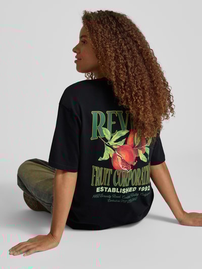 Review T-shirt o kroju oversized z nadrukiem z logo Czarny 3