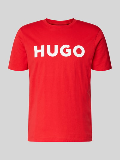 Productfoto, T-Shirt met Label-Schriftzug Modell 'DULIVIO' van HUGO in effen rood katoen met witte opdruk, rechte pasvorm, geribbelde ronde hals