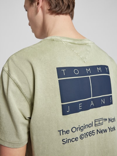 Tommy Jeans Regular fit T-shirt met labelprint Kaki - 3