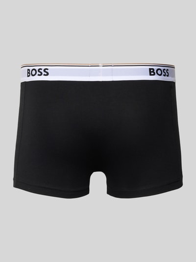Männermodel trägt Trunks aus Baumwoll-Mix im 3er-Pack von BOSS, Optik: Unifarben, Passform: Regular-Fit, Label-Bund, Bundabschluss: elastisch, Multipack:3er-Pack, Material: Baumwoll-Mix. Ganzkörperansicht Rückansicht.