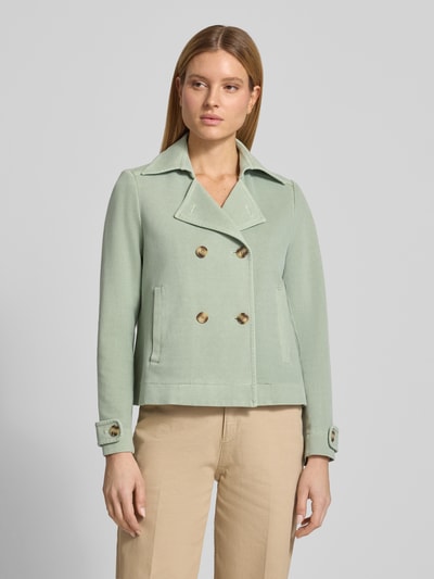 Frauenmodel trägt Zweireihige Jacke mit Ärmelriegeln von WHITE LABEL in Mintgrün aus Baumwoll-Mix mit Stretch-Anteil, Regular-Fit, Reverskragen und Eingrifftaschen, glatte Oberfläche, Ganzkörperansicht von vorne. Rückenlänge Größe 36: 57 cm, Schulterbreite 40 cm, Brustweite 51 cm, Ärmellänge 66 cm.