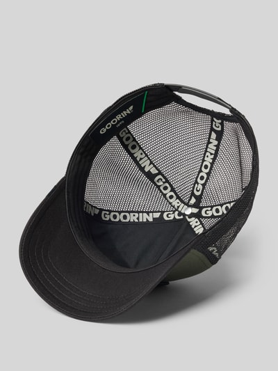 Produktfoto, Trucker Cap mit Stitching Modell 'Bad Boy' von GOORIN BROS., mieszanka materiałów z mieszanką bawełny, daszek wzmocniony, haft, regulowana długość, czarne i zielone elementy, tekstura siateczkowa z tyłu