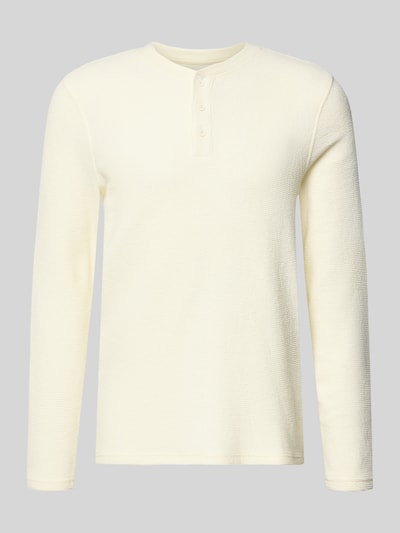 Produktfoto, Regular Fit Longsleeve mit Knopfleiste von MCNEAL im elastischen Baumwoll-Mix, helles Strukturmuster, Rundhalsausschnitt.