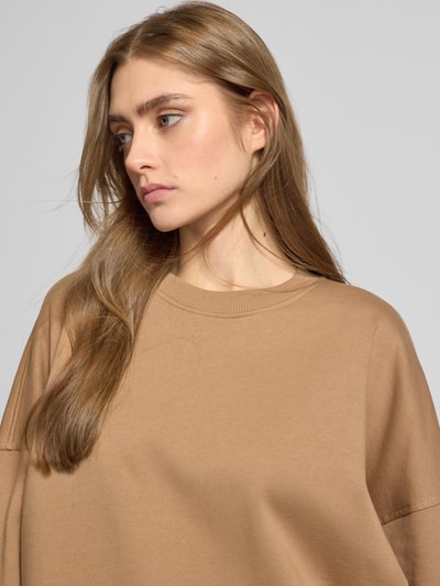 EDITED Oversized Sweatshirt mit überschnittenen Schultern Cognac 3