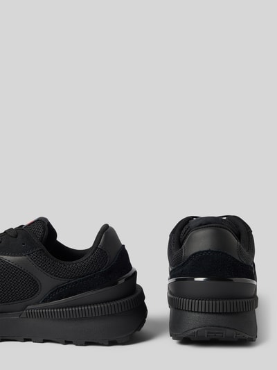 Produktfoto, Low Top Sneaker mit Veloursleder-Besatz Modell 'TECHNICAL RUNNERS' von Tommy Jeans, efekt: wielokolorowy, zaokrąglony nosek, płaska podeszwa, wytłaczane logo, wiązanie, profilowana podeszwa, wykończenie: skóra welurowa, siateczka, skóra gładka, materiał: mieszanka skóry