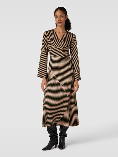 Neo Noir Midi-jurk in wikkellook, model 'Amber' Zwart - 4