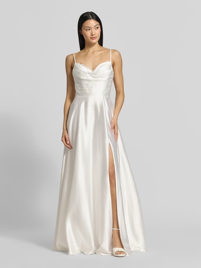 Kobiece modelka nosi Brautkleid mit Drapierungen und rückseitiger Schnürung von LUXUAR FASHION z Satyny, Linia a, długa sukienka, cienkie ramiączka, drapowania, wiązanie z tyłu, długość tyłu w rozmiarze 36: 133 cm, szerokość w rozmiarze 36: 32 cm, widok całej sylwetki z przodu.