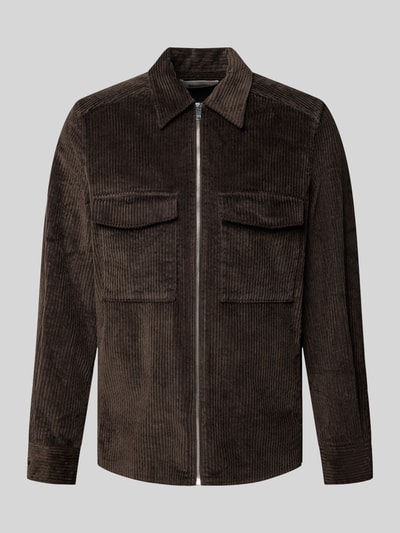 Produktfoto, Regular Fit Cordjacke aus Baumwoll-Mix von DRYKORN in Dunkelbraun mit Umlegekragen und Brusttaschen, samtige Cordstruktur.