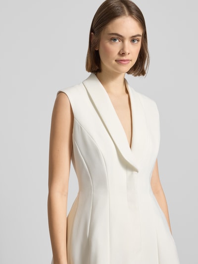 Kobiece model prezentuje Cocktailkleid mit Schalkragen Modell 'DESTENE HOURGLASS' od Bardot, biały, krój slim fit, szerokość w rozmiarze 36: 42 cm, długość tyłu 82 cm, zbliżenie górnej części ciała