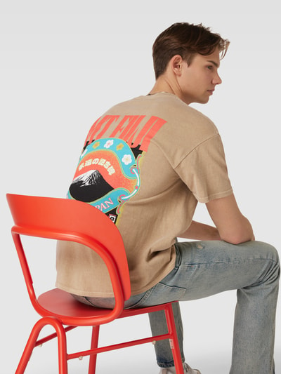BDG Urban Outfitters T-Shirt mit Rundhalsausschnitt Modell 'Fuji Heart' Beige 3