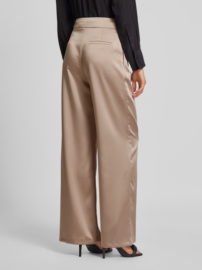 Jake*s Cocktail Regular Fit Bundfaltenhose aus Satin mit Paspeltasche am Gesäß Taupe 5