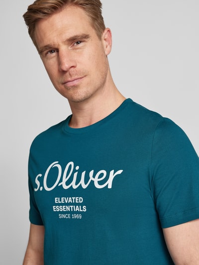 s.Oliver RED LABEL Regular Fit T-Shirt aus reiner Baumwolle mit Statement-Label-Print Petrol 3