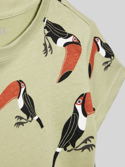 Productfoto, T-Shirt met motiefprint van Blue Seven, groene katoenen stof, regular fit, ronde hals, ruglengte bij maat 116: 39 cm