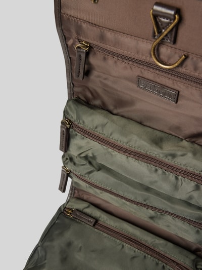 Barbour Toilettas met labeldetail Kaki - 4