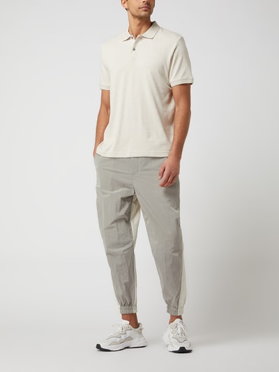 Calvin Klein Jeans Trainingshose mit Kontrastrückseite Offwhite 1