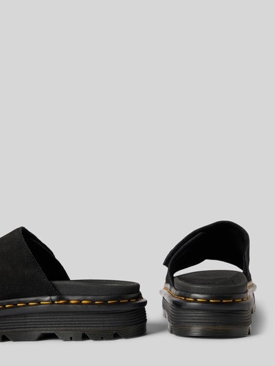 Produktfoto, Sandalette aus Leder mit Klettverschluss Modell 'ZebZag Slide' von Dr. Martens, naturalna skóra, zakładana przez głowę, rzep, detal z logo, wysokość obcasa: 5 cm w rozmiarze 40, kolor czarny, faktura gładka, kształt sandałów