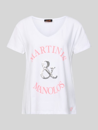 Produktfoto, weißes Relaxed Fit T-Shirt mit silbernem Pailettenbesatz und rosa Print, Modell 'Martinis Manolos' von miss goodlife, elastischer Baumwoll-Mix, V-Ausschnitt, Statement-Print, Rückenlänge 26 cm bei Größe S.