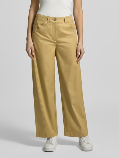 Frauenmodel trägt Wide Fit Hose mit Eingrifftaschen von JAKE*S STUDIO WOMAN in Beige, reine Baumwolle, Ganzkörperansicht von vorne