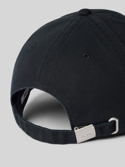 Produktfoto, Base Cap mit Logo-Stitching Modell 'Taxi' von Wood Wood aus Reine Baumwolle in Dunkelblau mit Strapback-Verschluss.