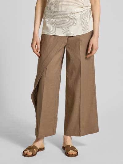 Vrouwenmodel draagt Wide Fit broek uit linnenmix model 'ANAIS' van Cambio, look: effen, korte lengte, boord met wikkeldetail, steekzakken, Ganzkörperansicht von voren.