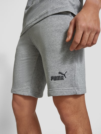 PUMA PERFORMANCE Regular Fit Sweatshorts mit Label-Stitching Modell 'ESS No. 1' Mittelgrau Melange 3