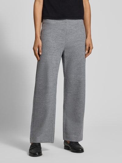 Vrouwenmodel draagt Wide Leg Pants uit scheerwolmix met elastische band van Lanius, grijs, wide fit, mix van katoen en scheerwol, binnenbeenlengte maat 36: 70 cm, taillewijdte maat 36: 38 cm, voorkant volledig lichaam