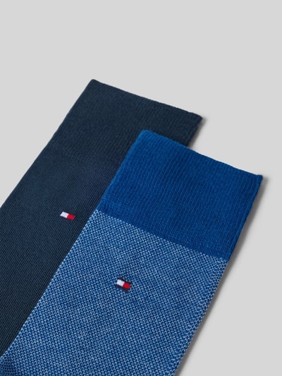 Produktfoto, Socken aus Baumwoll-Mix von Tommy Hilfiger in Dunkelblau und Blau mit strukturierter Oberfläche und kleinem Logo