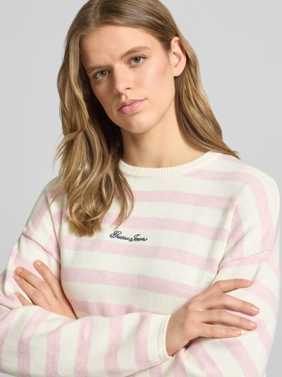 GUESS Jeans Boxy Fit Strickpullover mit Streifenmuster und Label-Stitching Rosa 3