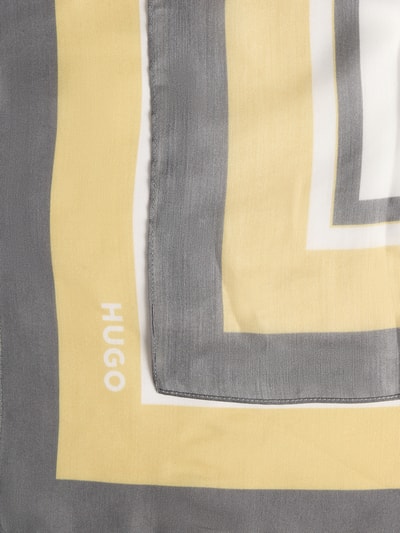 Produktfoto, Tuch aus Viskose-Seiden-Mix Modell 'BANDANA' von HUGO, żółto-szare geometryczne wzory, satynowa powierzchnia, label print