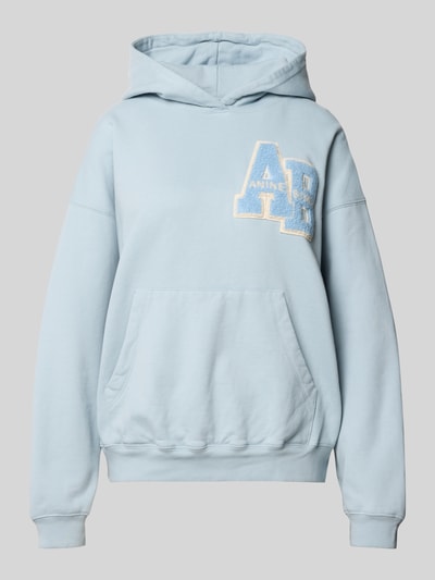 Produktfoto, Relaxed Fit Hoodie mit Logo-Detail von Anine Bing in Hellblau aus Reiner Baumwolle, Känguru-Tasche, elastische Abschlüsse