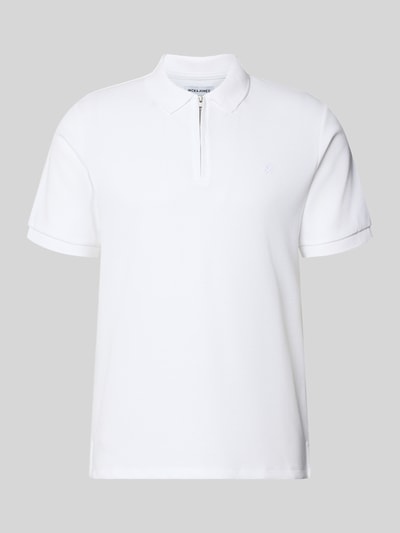 Produktfoto, weißes Regular Fit Poloshirt mit Strukturmuster und Reißverschluss Modell 'AUSTIN' von Jack & Jones aus Baumwoll-Material-Mix.