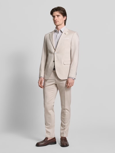 Mannelijk model draagt beige '2-Knopf-Sakko mit Brusttasche' van JOOP! Collection, viscose-katoenmix met stretch, regular fit, reverskraag, sierbies, borstzak, knoopsluiting, klepzakken, gladde textuur, volledige lichaamsvooraanzicht.