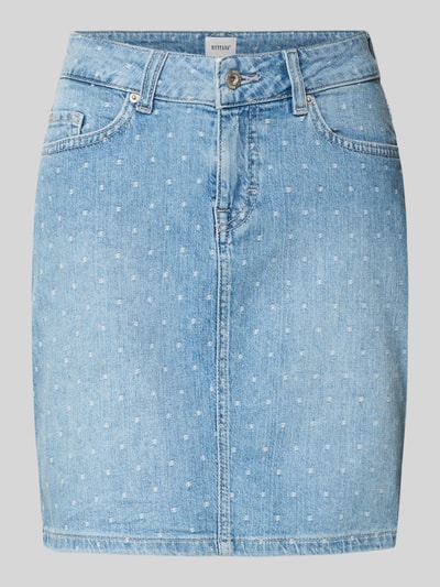 Produktfoto, Jeansrock im Allover-Look Modell 'BEATRICE' von Mustang aus Baumwoll-Elasthan-Mix, heller Blauton, gerader Schnitt, sichtbare Textur.