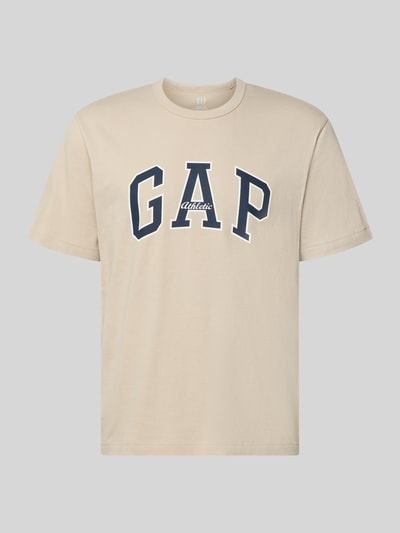 Produktfoto, T-Shirt mit Logo-Print und Rundhalsausschnitt von GAP in Beige, Reine Baumwolle, Regular-Fit, gerippter Rundhalsausschnitt, Rückenlänge 67 cm bei Größe M