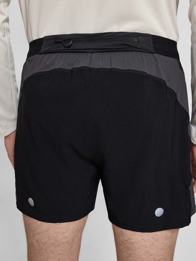 ASICS Shorts mit Logo-Print Modell 'ROAD 5IN' Mittelgrau 3