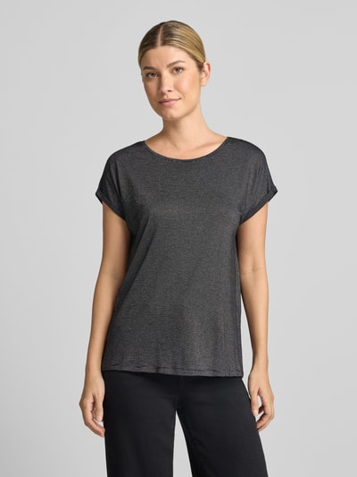 Frauenmodel trägt Loose Fit T-Shirt aus Viskose-Mix Modell 'LAVA' von VERO MODA in Dunkelgrau mit glatter Textur, Ganzkörperansicht von vorne. Damen T-Shirt von VERO MODA.