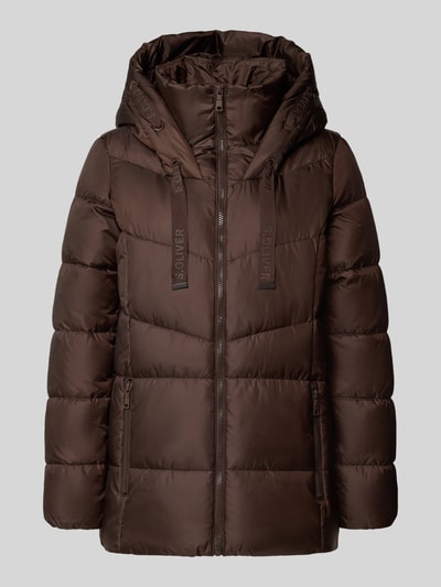 Produktfoto, braune Regular Fit Steppjacke mit Kapuze von s.Oliver CASUAL, unifarben, Reißverschluss, Stehkragen, leicht abgerundeter Saum.