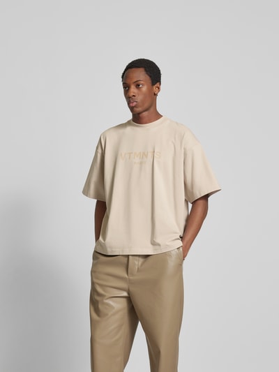 VTMNTS Oversized T-Shirt mit Label-Print Taupe 4