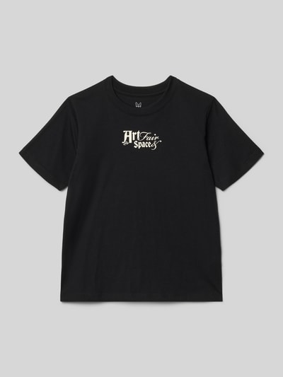 Produktfoto, T-Shirt mit Motiv-Print von Jack & Jones in Schwarz, gerader Schnitt, Rundhalsausschnitt, reine Baumwolle, dezenter Print auf der Brust.