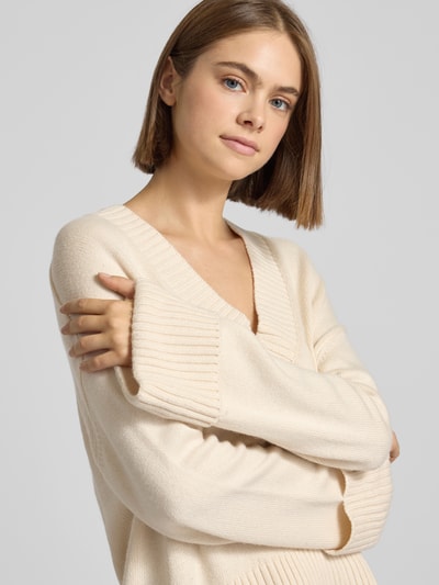 Gina Tricot Strickpullover mit V-Ausschnitt Offwhite 3