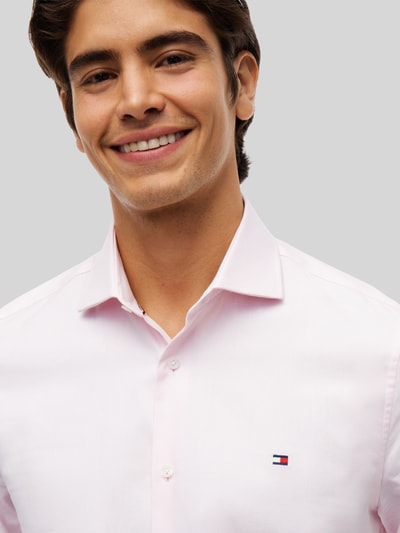 Tommy Hilfiger Regular Fit Businesshemd mit abgerundetem Saum Rosa 3